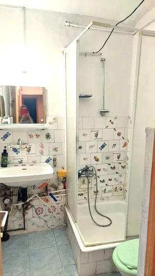 Apartament cu 4 camere decomandat în Lipovei