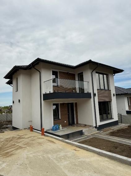 Casă individuală cu 4 camere cu Teren 400 Mp în Bârnova