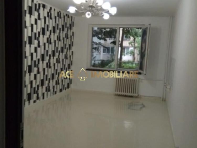 Apartament cu 4 camere decomandat, mobilat în Dristor
