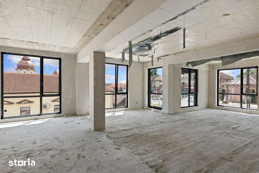 Spațiu comercial, de 498 mp, în Beliu