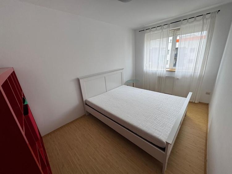 Apartament cu 3 camere semidecomandat, mobilat în Hipodrom 4