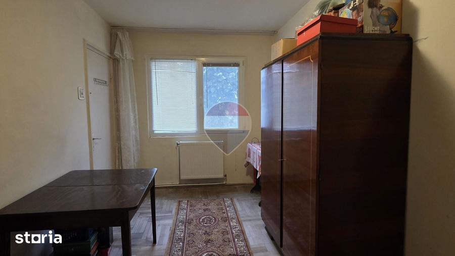 Apartament cu 3 camere semidecomandat în Central