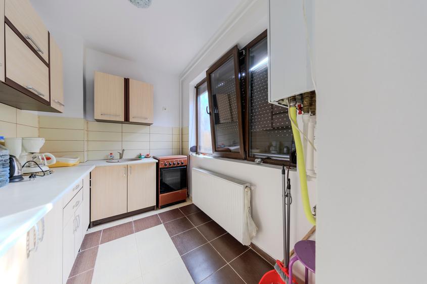 Apartament cu 2 camere semidecomandat, mobilat în Apusului