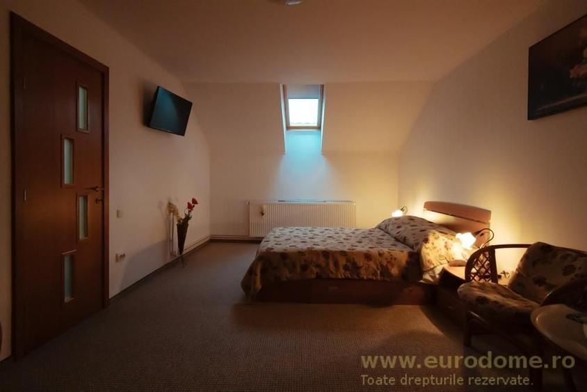 Casă individuală cu 5 camere decomandat cu Canalizare în Central