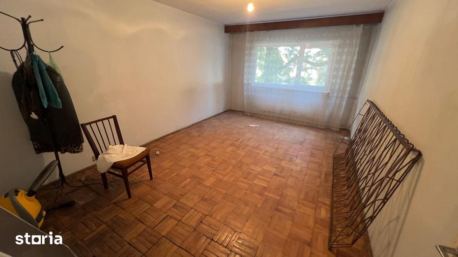 Apartament cu 2 camere decomandat în Petros