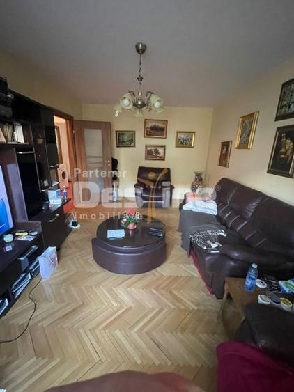 Apartament cu 3 camere decomandat, mobilat în Drumul Taberei