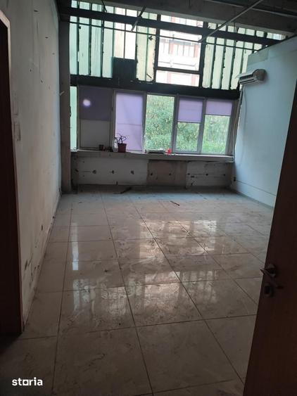 Spațiu comercial, de 1,237 mp, în Berceni