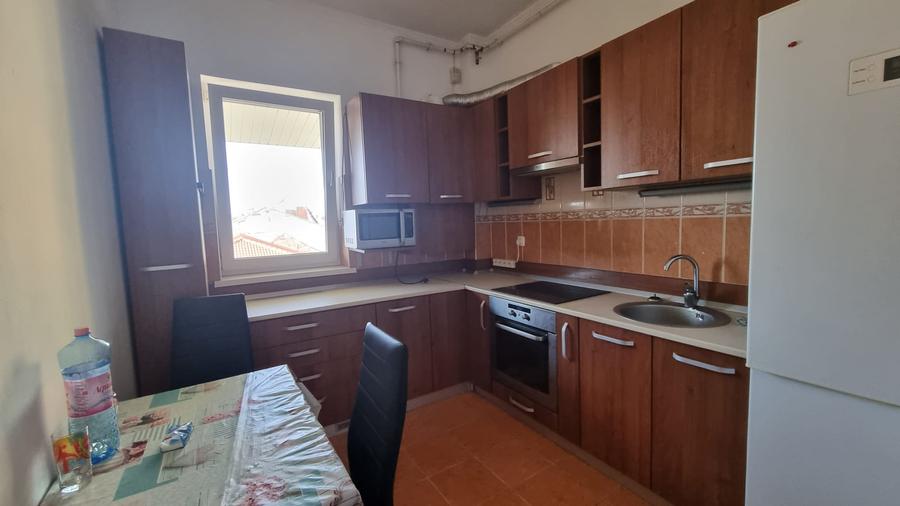 Apartament cu 2 camere semidecomandat în 14 Mai