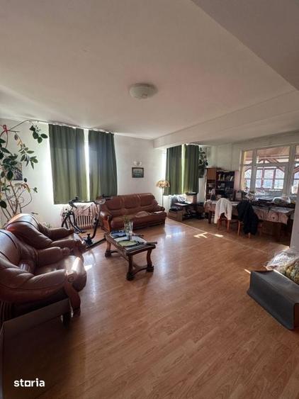 Casă cu 4 camere cu Teren 1400 Mp în Central