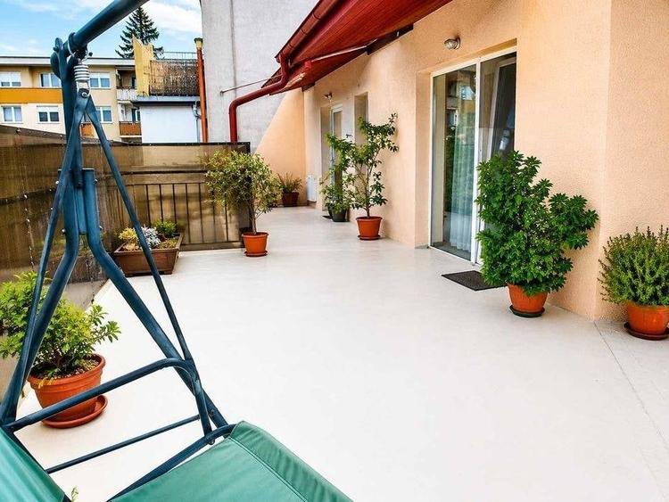 Apartament cu 4 camere în Mărăști