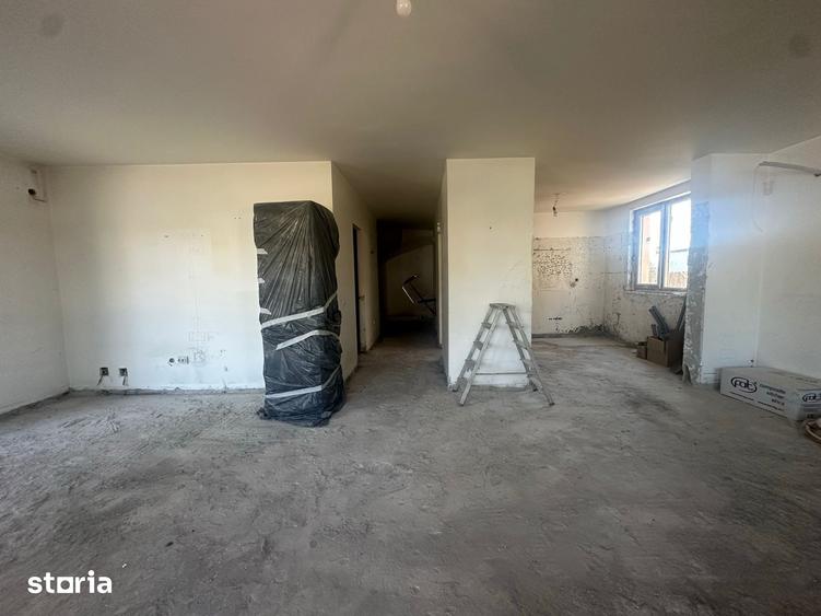Casă cu 6 camere cu Teren 467 Mp în Crevedia