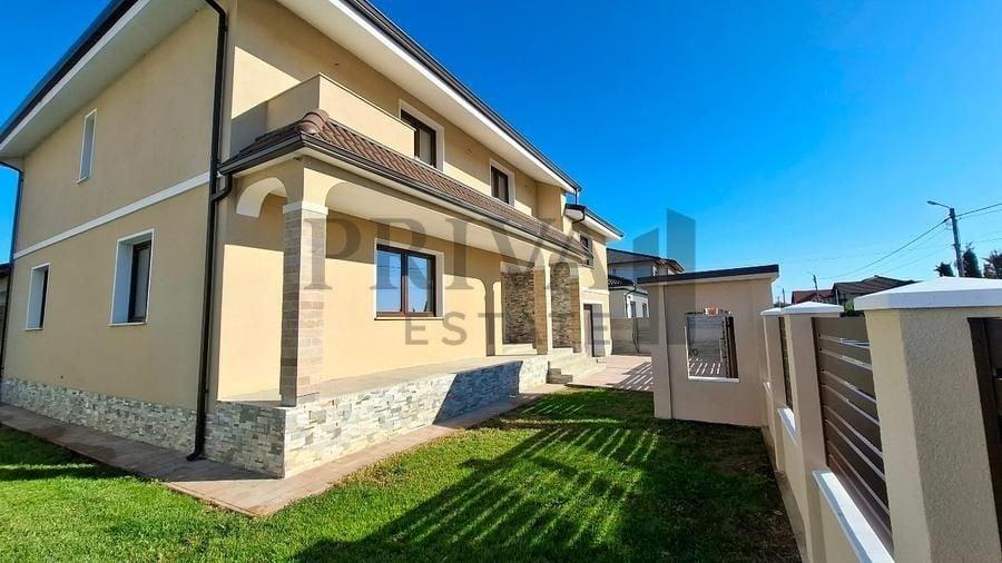 Casă individuală cu 6 camere cu Canalizare în Ghiroda