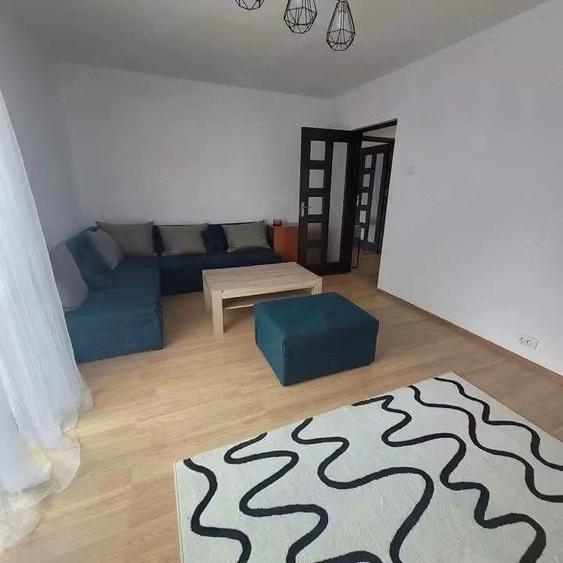 Apartament cu 3 camere decomandat în Turnișor