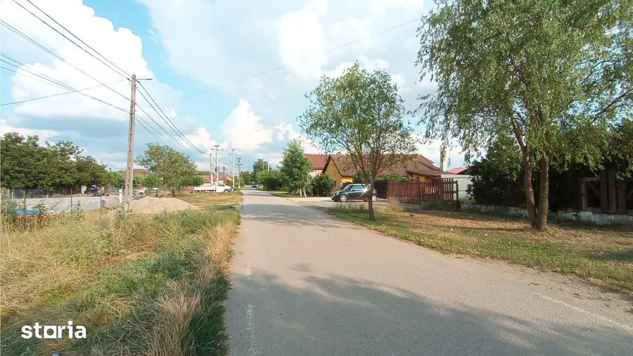 Casă cu 3 camere decomandat cu Teren 200 Mp în Zimandu Nou