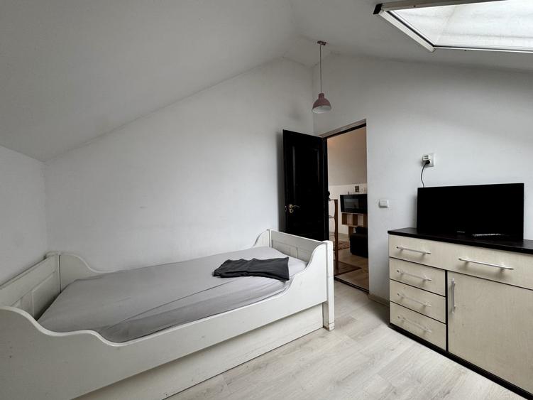 Apartament cu 4 camere decomandat, mobilat în Florești