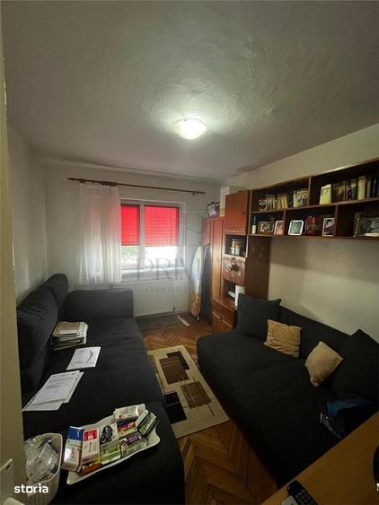 Apartament cu 4 camere decomandat în Lipovei