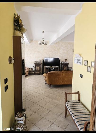 Casă cu 6 camere cu Teren 600 Mp în Bordei