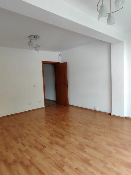 Casă individuală cu 5 camere cu Canalizare în Moșilor