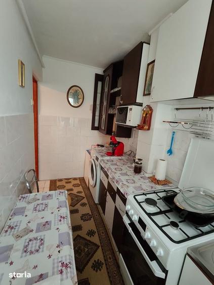 Apartament cu 2 camere semidecomandat în Podu Roș