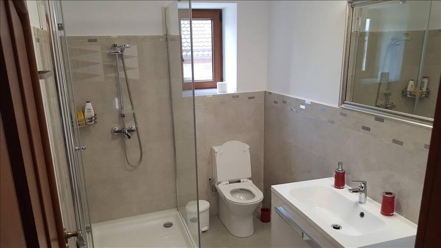 Casă cu 3 camere cu Canalizare în Periferie