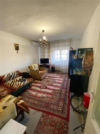 Garsonieră decomandată în Rogerius