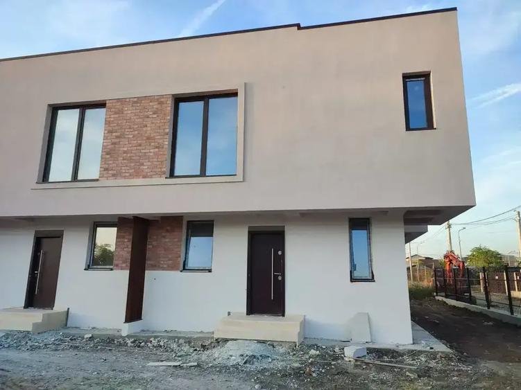 Casă cu 3 camere cu Teren 200 Mp în Vest