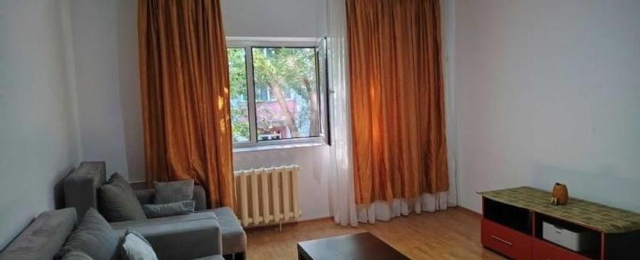 Apartament cu 3 camere decomandat, mobilat în Sebastian