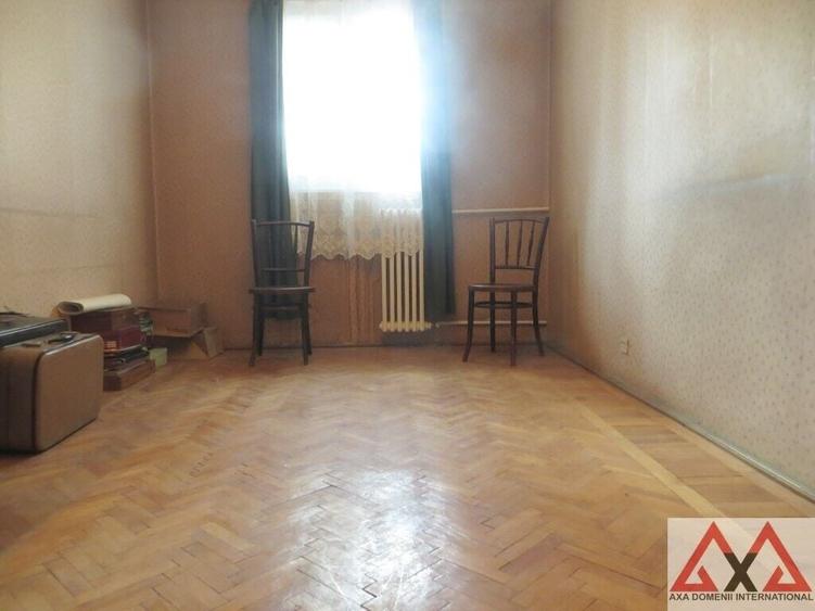 Apartament cu 4 camere semidecomandat în Titan