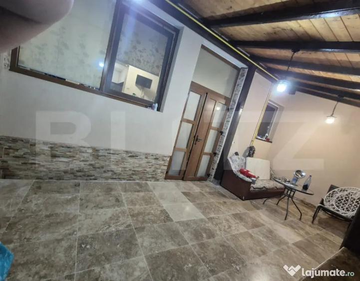 Casă cu 7 camere cu Teren 850 Mp în Șișești