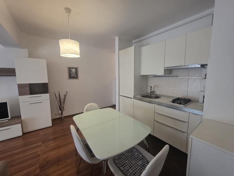 Apartament cu 2 camere decomandat, mobilat în Ultracentral