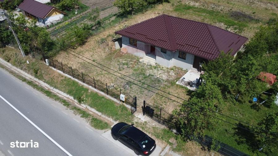 Casă cu 4 camere cu Teren 1109 Mp în Bonț