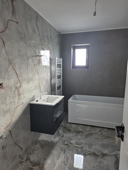 Casă cu 3 camere cu Teren 85 Mp în Poarta Albă