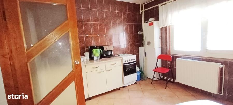 Apartament cu 3 camere decomandat în Județean