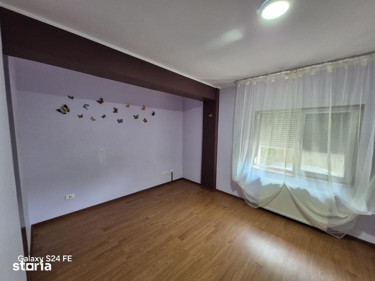 Apartament cu 4 camere decomandat în Calea Romanului