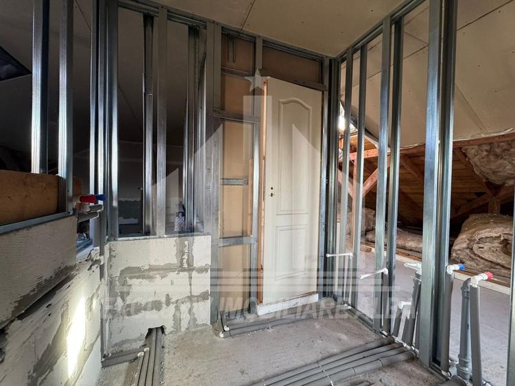 Apartament cu 7 camere decomandat în Cetate