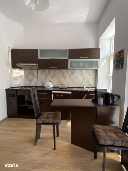 Casă cu 5 camere cu Teren 380 Mp în Central