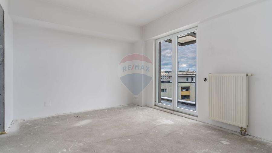 Penthouse cu 4 camere semidecomandat în Semicentral
