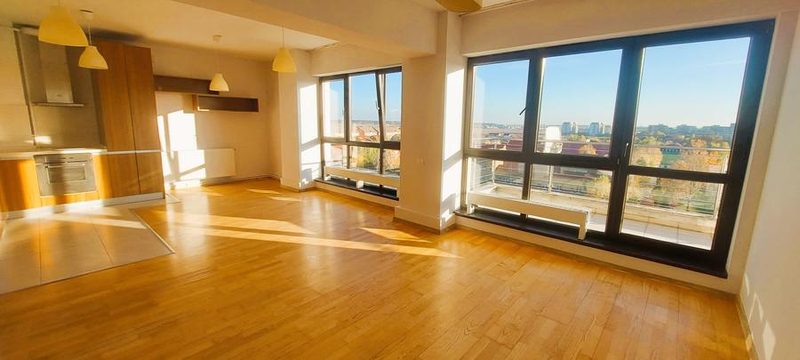 Apartament cu 4 camere nedecomandat în Pipera