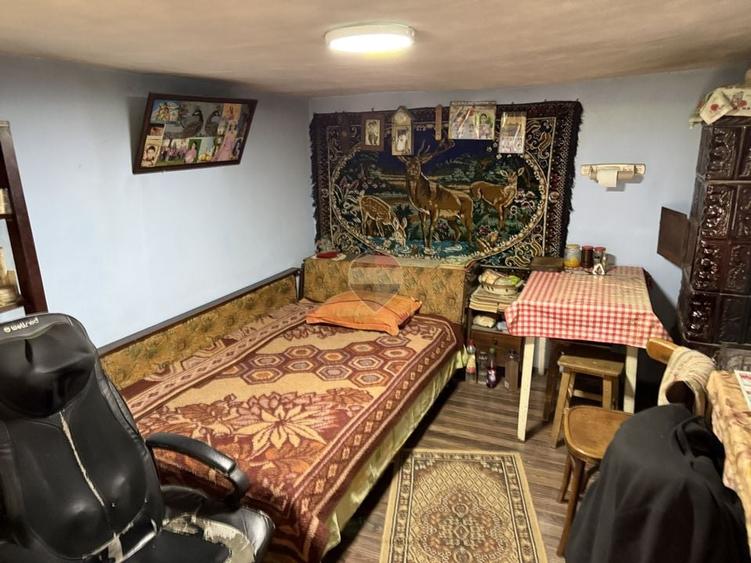 Casă individuală cu 5 camere cu Teren 3056 Mp în Exterior Sud