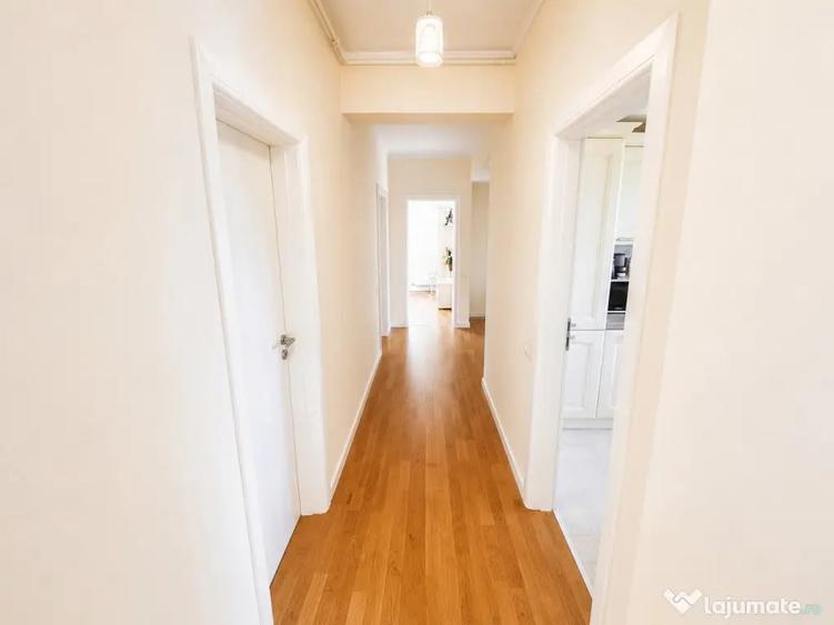 Apartament cu 4 camere decomandat în Palazu Mare