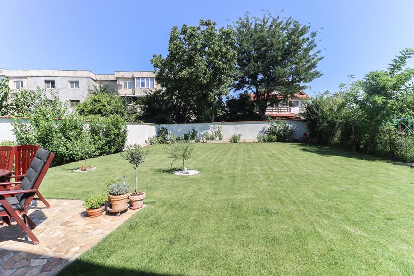 Duplex cu 4 camere cu Canalizare în 1 Decembrie