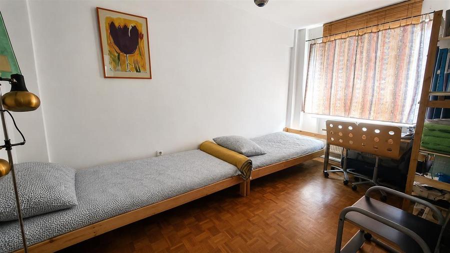 Apartament cu 3 camere semidecomandat, mobilat în Centrul Istoric