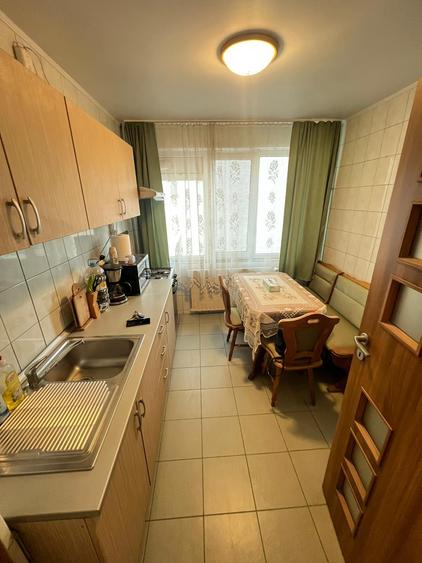 Apartament cu 3 camere decomandat, mobilat în Gorjului