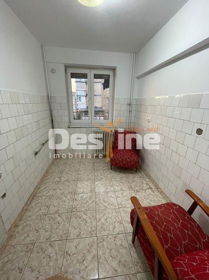 Apartament cu 3 camere semidecomandat în Drumul Taberei