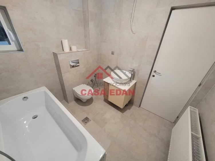 Casă individuală cu 6 camere cu Teren 550 Mp în Central