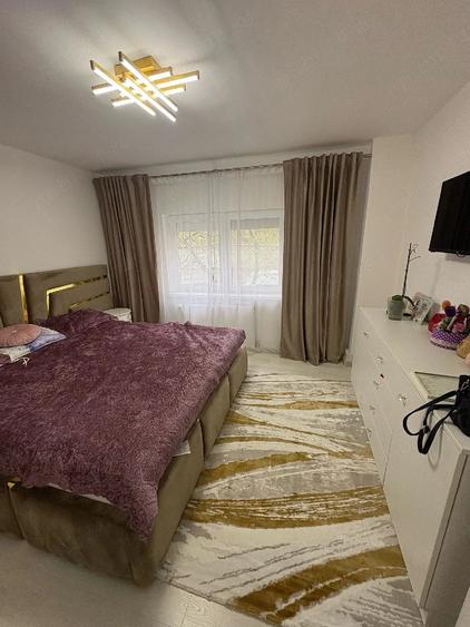 Apartament cu 4 camere decomandat în Central
