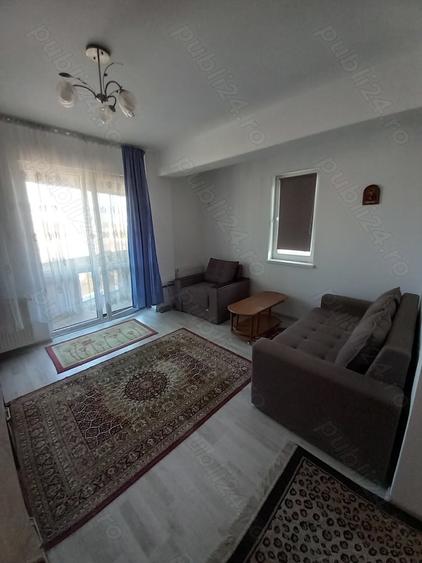 Garsonieră decomandată în Roșu