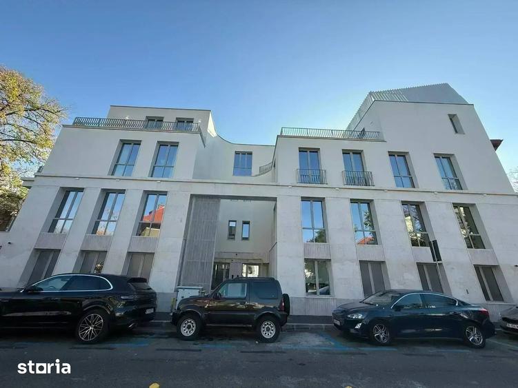 Apartament cu 4 camere în Armeneasca