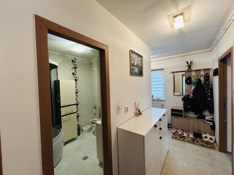 Apartament cu 3 camere semidecomandat în Șelimbăr