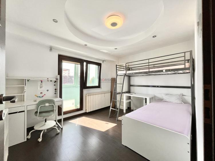 Apartament cu 3 camere semidecomandat, mobilat în Centrul Civic